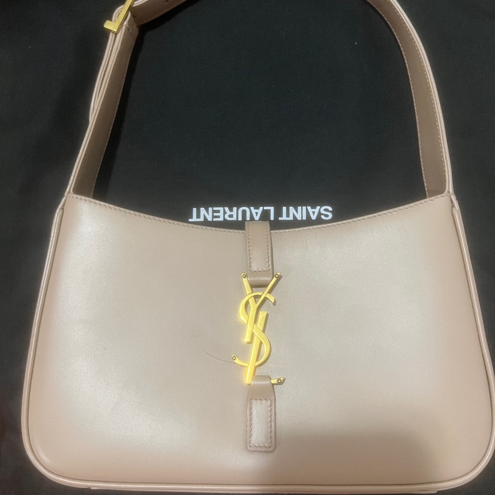Saint laurent le 5 a 7 monogram shoulder bag